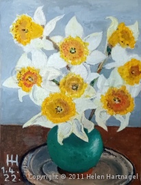 Narcissi Salome in a green vase